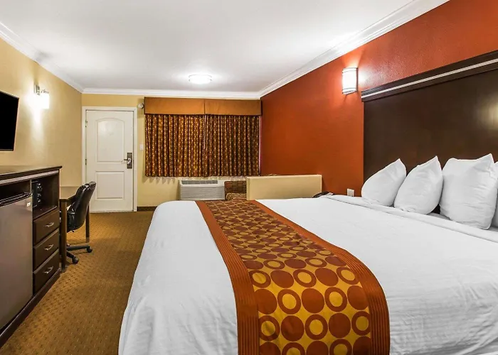 Rodeway Inn & Suites Corona