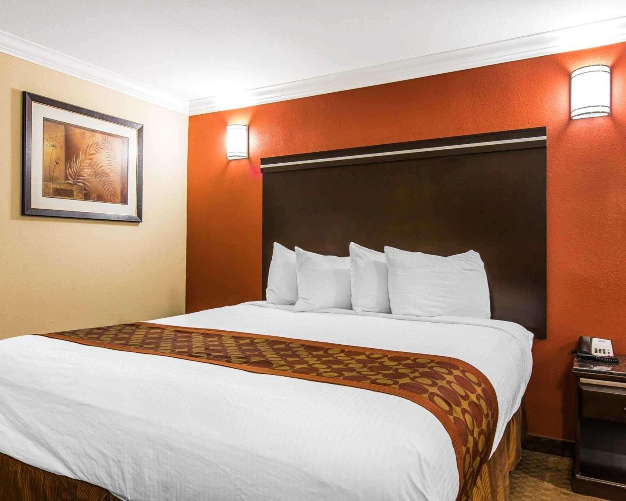 Rodeway & Hotel 2*