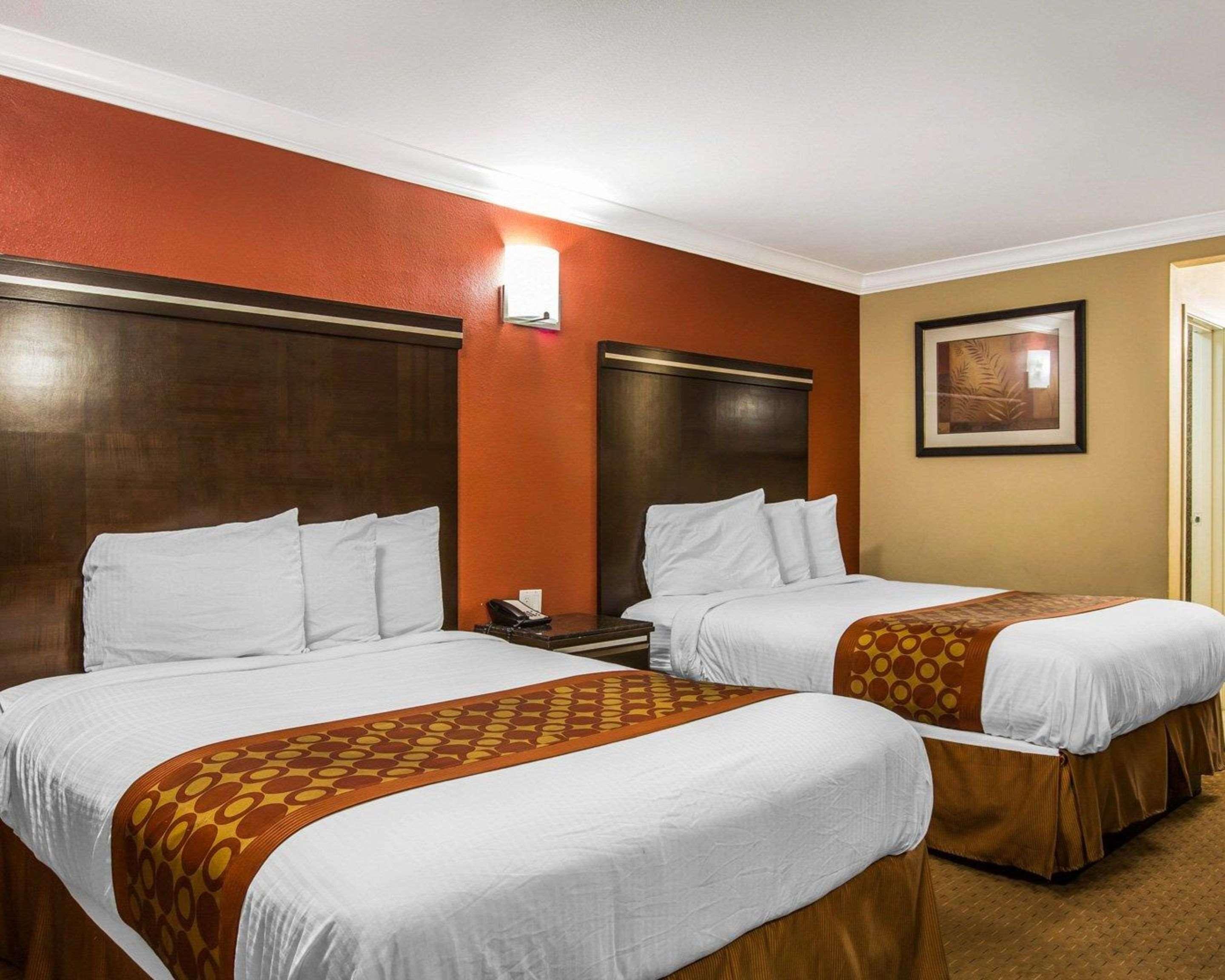 Rodeway & Hotel