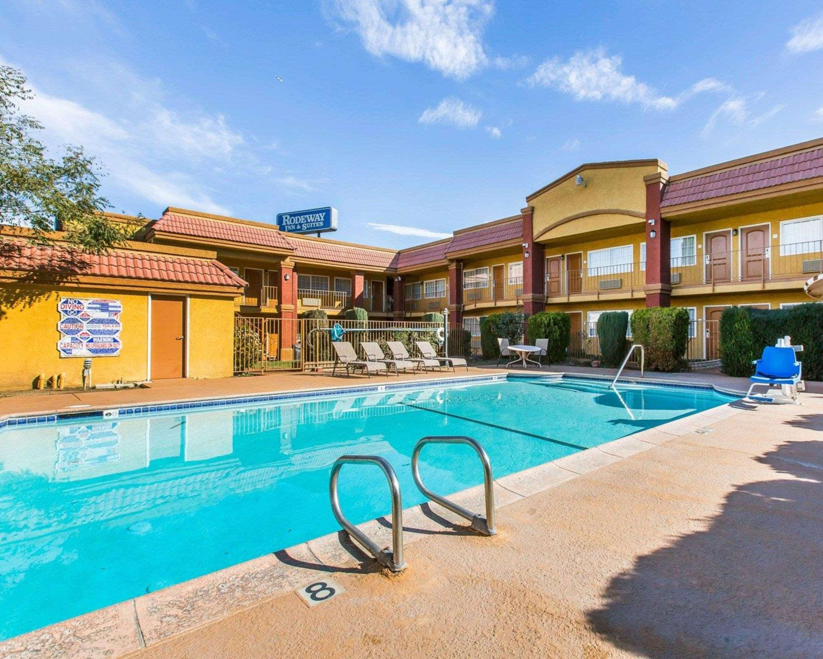 Rodeway & Hotel
