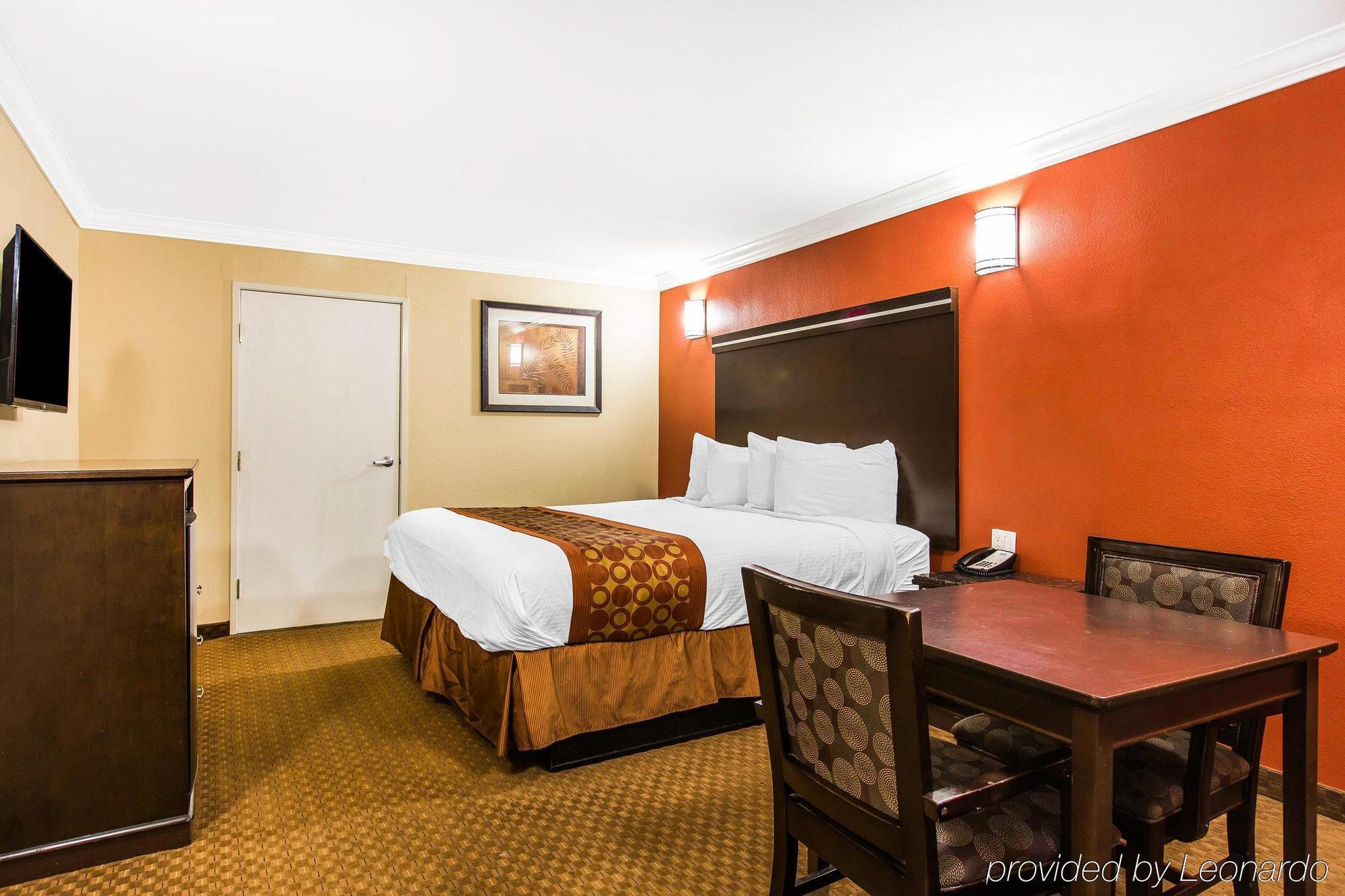 Rodeway & Hotel 2*