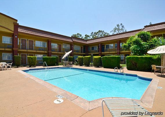 Hotel Rodeway & Corona