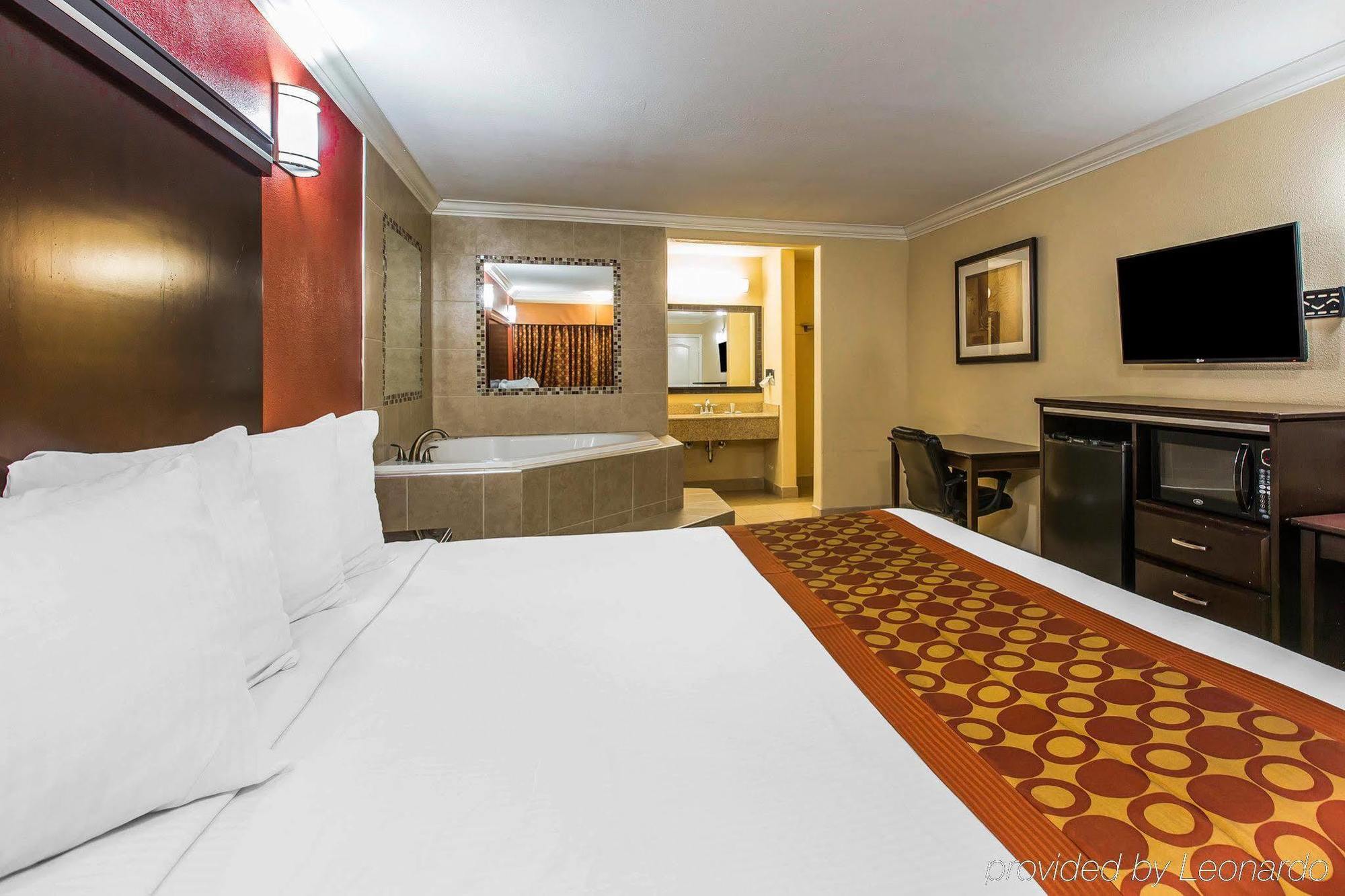 Rodeway & Hotel