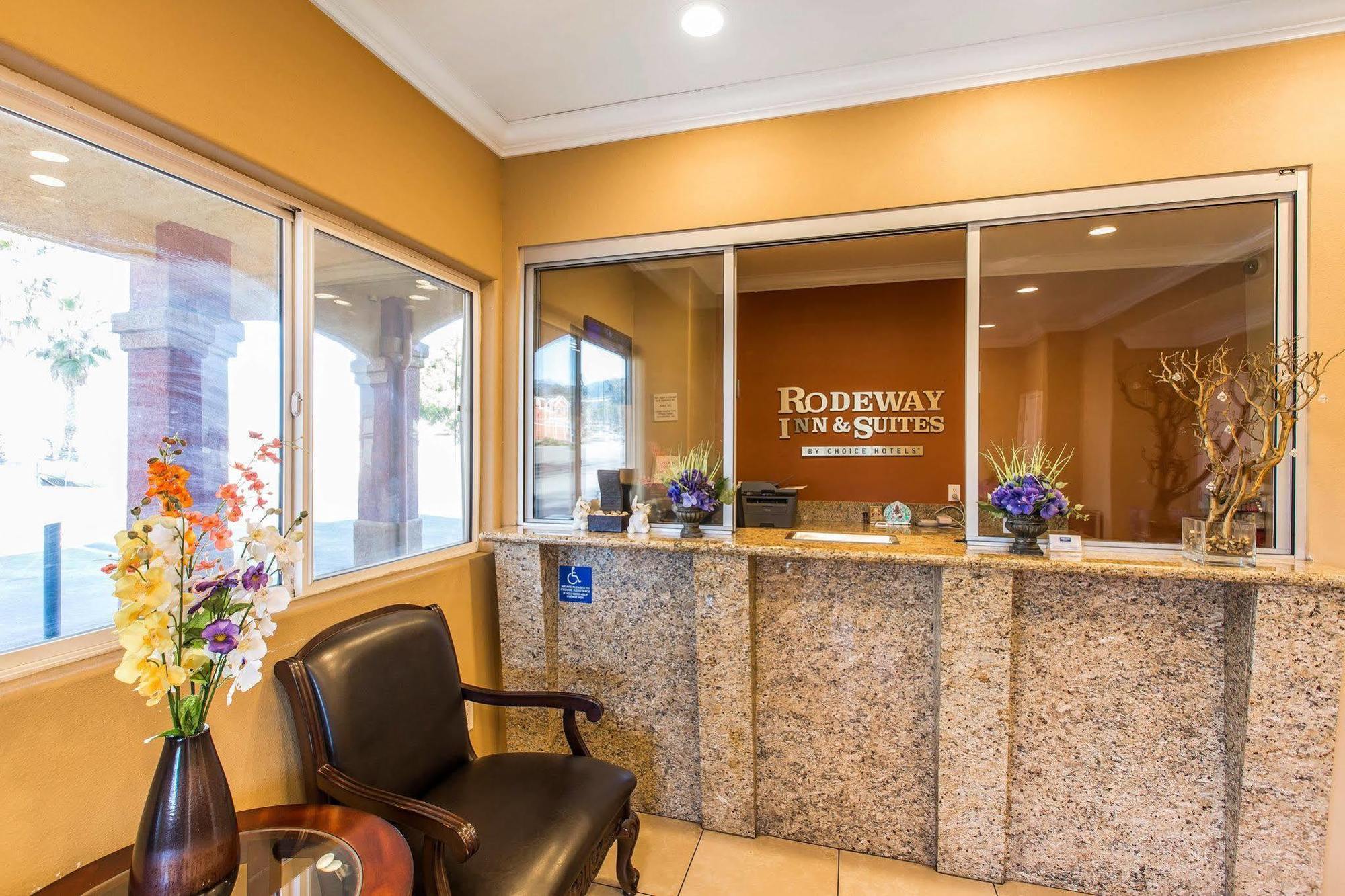 Hotel Rodeway & Corona