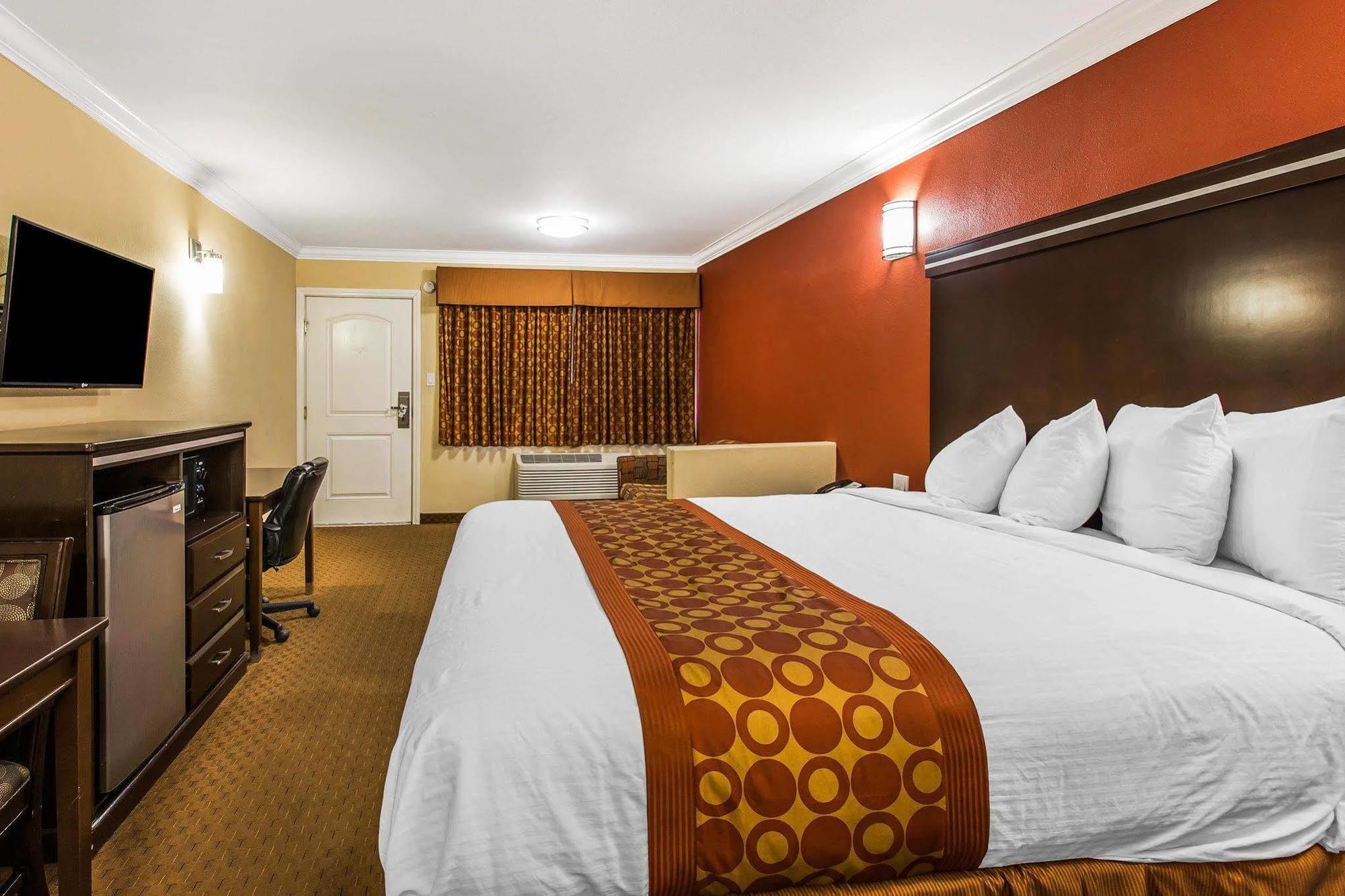 Rodeway & Hotel Corona